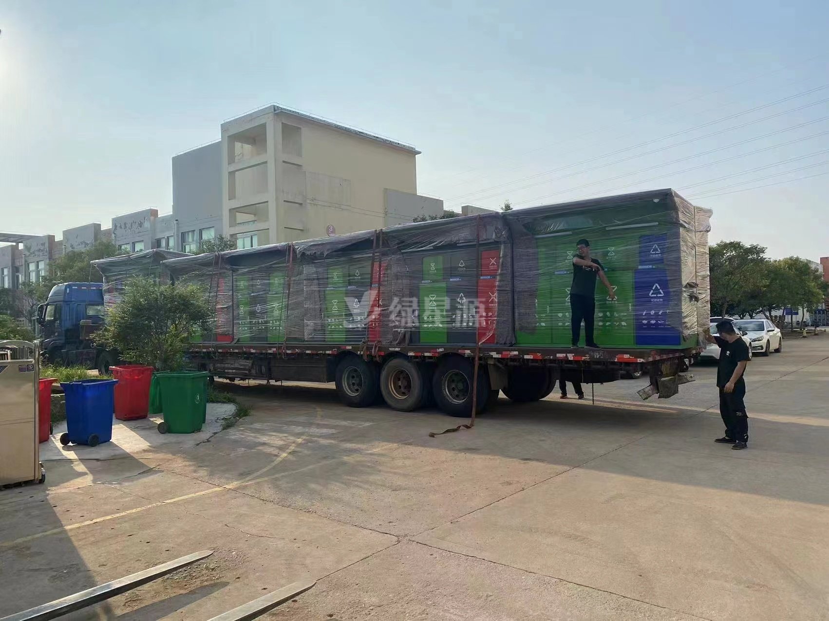 安徽垃圾分（fèn）類智能垃圾箱量產發貨配圖一