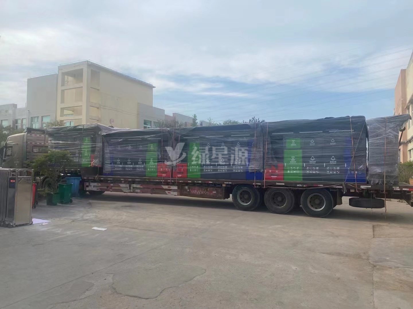  浙（zhè）江智能垃圾箱房發貨配圖一